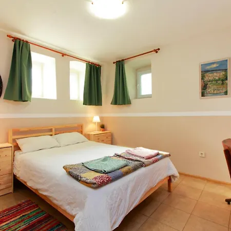 אכסניה Nomado *