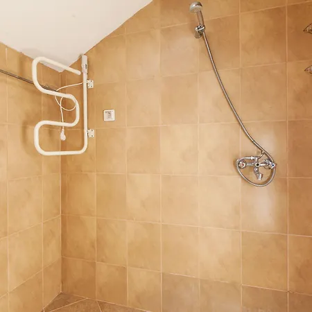 Nomado אכסניה וארנה